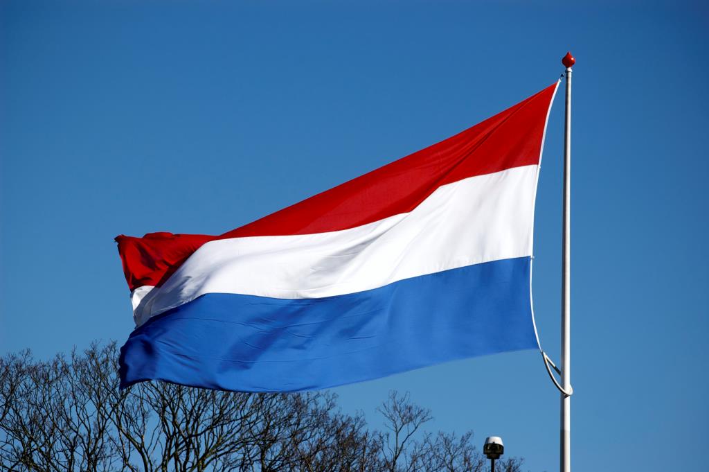nederlandse vlag aan mast